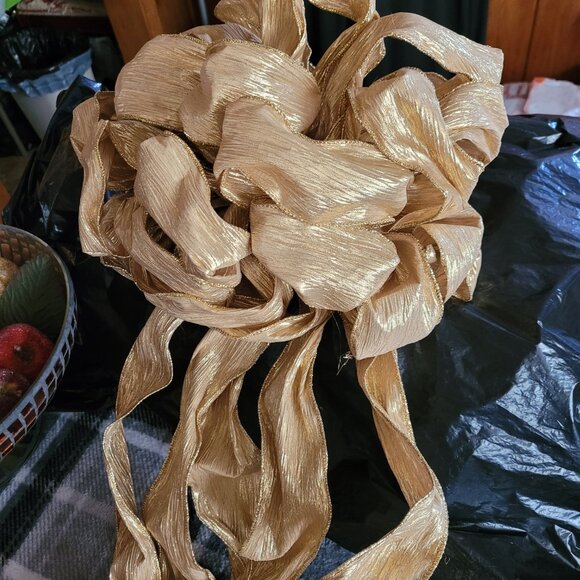 H214- Michaels Handmade 12"w Gold Sheen Wired Bow with (5) 8 ft Wired Tails - Picture 5 of 6